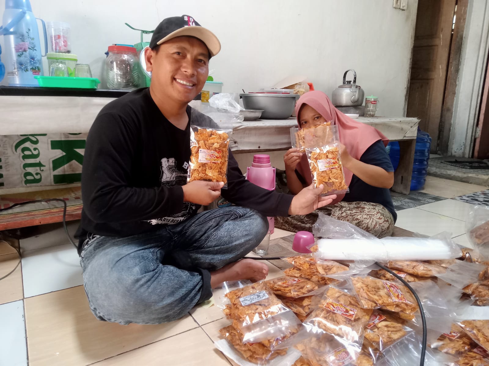 Dari Usaha Rumahan, Isti Kembangkan Manggleng hingga Libatkan Warga Sekitar